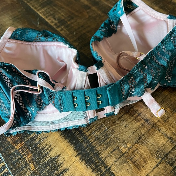 New Victoria’s Secret Teal Lace Bra - Picture 4 of 4